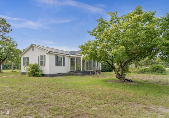 Photo 3 of Single family home for sale at 10027 Garland Hwy, Clinton, NC 28328 | MLS# 10181801 | Listing updated on 2026-09-05