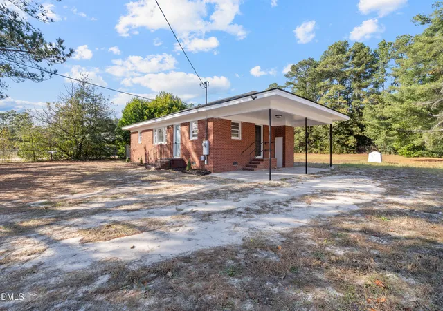 Photo 3 of Single family home for sale at 1546 Eloise St, Fayetteville, NC 28311 | MLS# 10181810 | Listing updated on 2026-09-20