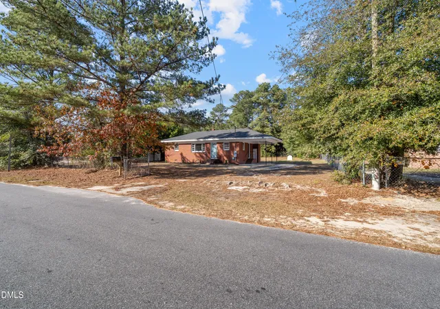Photo 3 of Single family home for sale at 1546 Eloise St, Fayetteville, NC 28311 | MLS# 10181810 | Listing updated on 2026-09-20