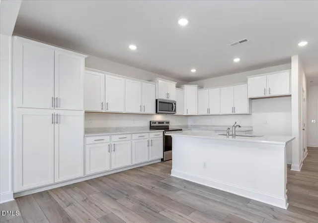 Photo 4 of Townhouse for sale at 633 Sefton Park Dr, Zebulon, NC 27597 | MLS# 10181825 | Listing updated on 2026-09-02