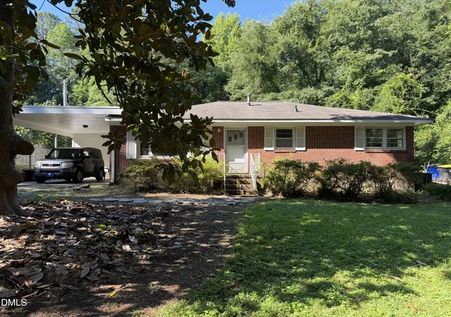 1st image of 12 S Circle Dr, Chapel Hill, NC 27516 | MLS# 10184180