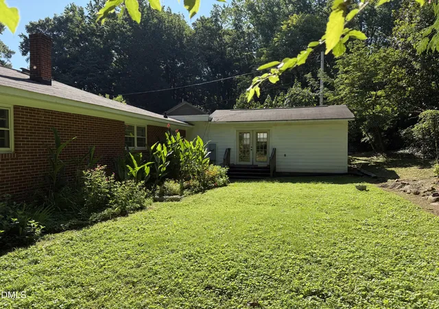 Photo 3 of Sale Pending at 12 S Circle Dr, Chapel Hill, NC 27516 | MLS# 10184180 | Listing updated on 2026-08-17