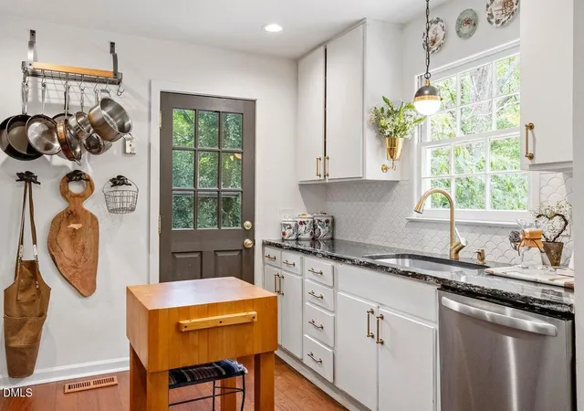Photo 2 of Sale Pending at 200 Northclift Dr, Raleigh, NC 27609 | MLS# 10181965 | Listing updated on 2026-07-30