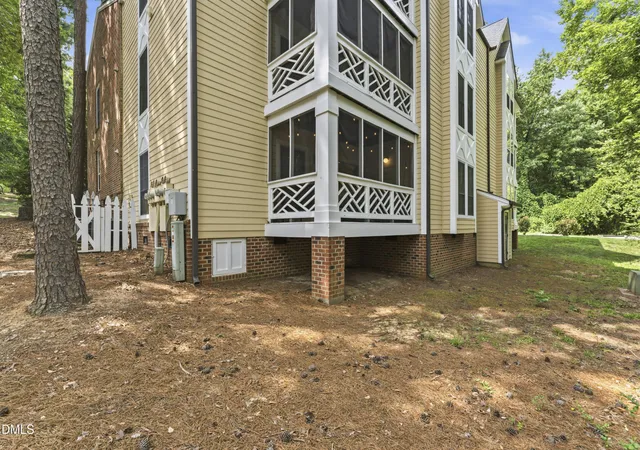 2nd image of 1006 Kingswood Dr, Chapel Hill, NC 27517