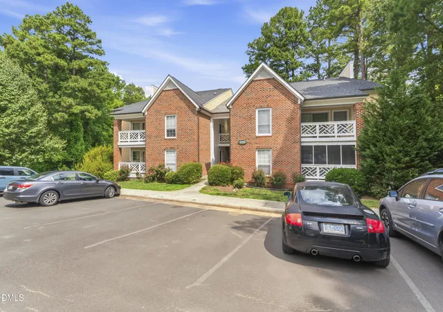2nd image of 1006 Kingswood Dr #J, Chapel Hill, NC 27517 | MLS# 10182210