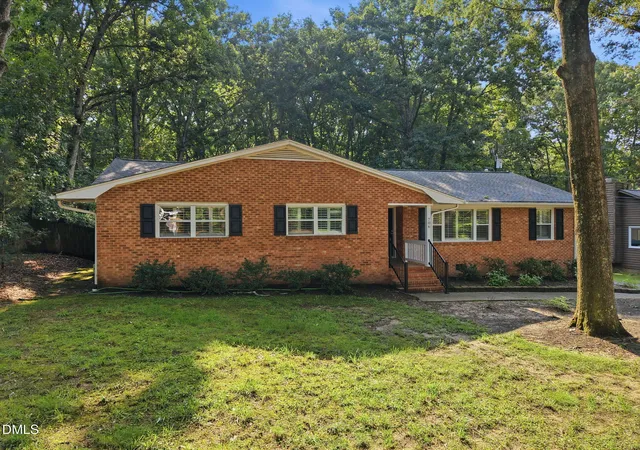 2nd image of 706 Crestview Dr, Durham, NC 27712 | MLS# 10183335