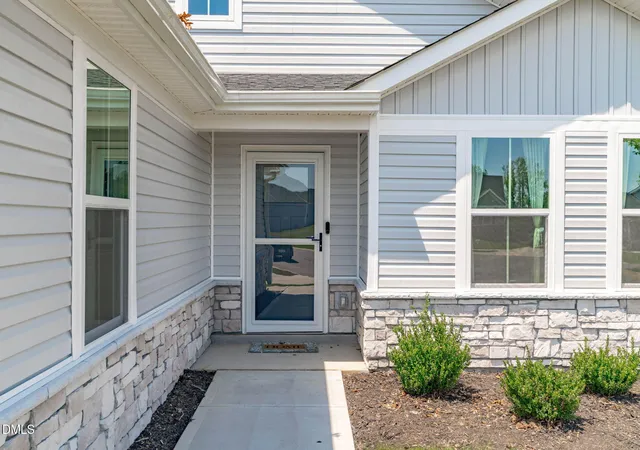 Photo 3 of Single family home for sale at 37 Richfield Ct, Fuquay Varina, NC 27526 | MLS# 10187066 | Listing updated on 2026-10-07