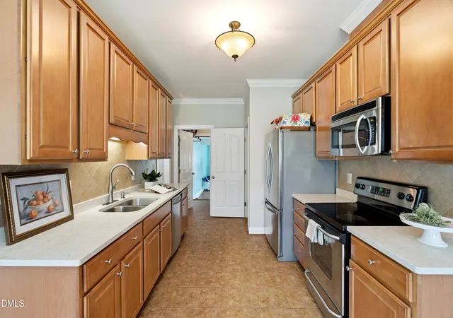 Photo 4 of Single family home for sale at 40 Perry Ln, Zebulon, NC 27597 | MLS# 10183292 | Listing updated on 2026-08-10