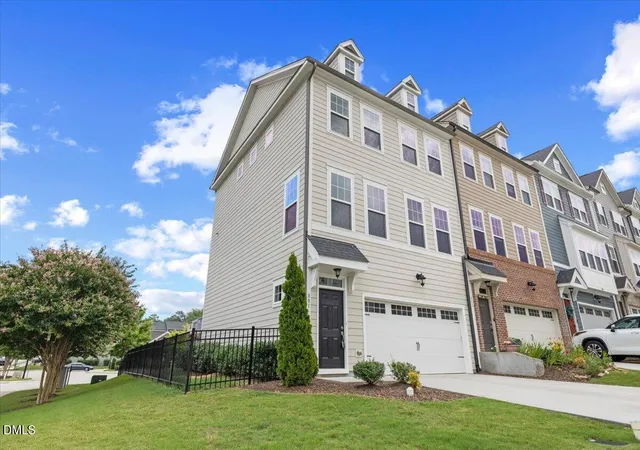Photo 4 of Townhouse for sale at 801 Grafton Peak Ln, Apex, NC 27523 | MLS# 10182208 | Listing updated on 2026-08-17