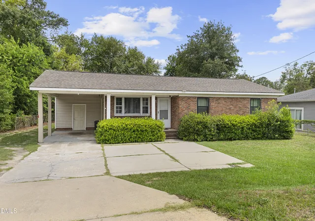 Photo 2 of Single family home for sale at 3873 Cumberland Rd, Fayetteville, NC 28306 | MLS# 10183477 | Listing updated on 2026-08-24