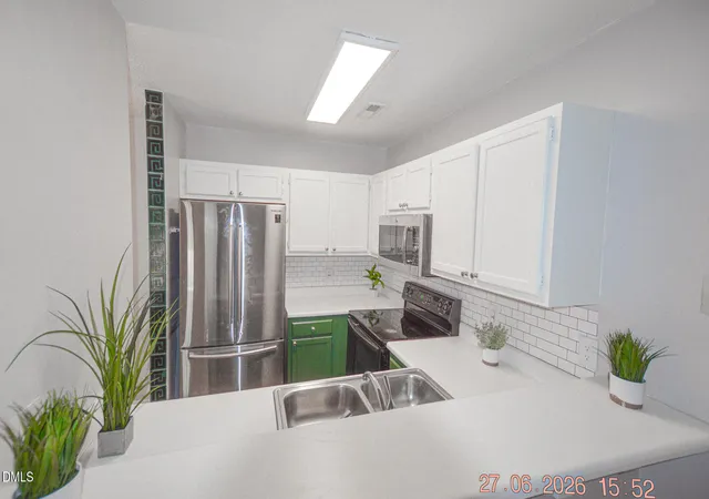 Photo 2 of Sale Pending at 5114 Lamppost Cir, Wilmington, NC 28403 | MLS# 10182126 | Listing updated on 2026-08-26