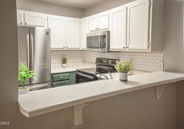 Photo 3 of Sale Pending at 5114 Lamppost Cir, Wilmington, NC 28403 | MLS# 10182126 | Listing updated on 2026-08-26