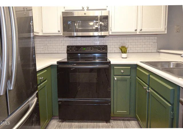 Photo 3 of Sale Pending at 5114 Lamppost Cir, Wilmington, NC 28403 | MLS# 10182126 | Listing updated on 2026-08-26