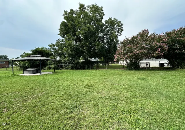 Photo 3 of Single family home for sale at 205 Cloverdale Dr, Smithfield, NC 27577 | MLS# 10182158 | Listing updated on 2026-07-31
