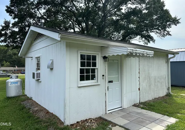 Photo 4 of Single family home for sale at 205 Cloverdale Dr, Smithfield, NC 27577 | MLS# 10182158 | Listing updated on 2026-07-31