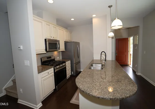 4th image of 738 Wickham Ridge Rd, Apex, NC 27539 | MLS# 10182598