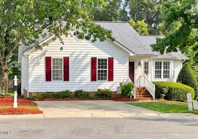 Photo 1 of Single family home for sale at 6 Bethany Pl, Durham, NC 27712 | MLS# 10182473 | Listing updated on 2026-09-17