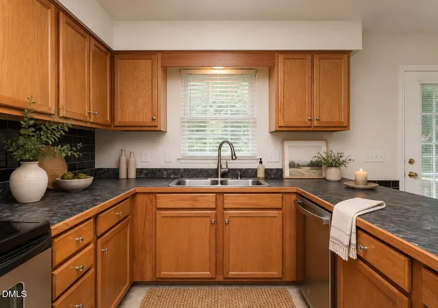 Photo 4 of Sale Pending at 3955 Chucks Ct, Burlington, NC 27215 | MLS# 10182509 | Listing updated on 2026-09-10