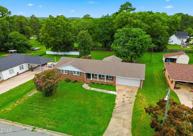 Photo 3 of Sale Pending at 318 Crescent Dr, Clayton, NC 27520 | MLS# 10182543 | Listing updated on 2026-08-29