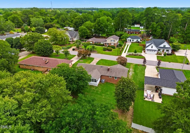 Photo 3 of Sale Pending at 318 Crescent Dr, Clayton, NC 27520 | MLS# 10182543 | Listing updated on 2026-08-29
