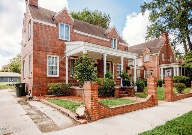 Photo 2 of Sale Pending at 302 Tarboro St Ne, Wilson, NC 27893 | MLS# 10185746 | Listing updated on 2026-09-19