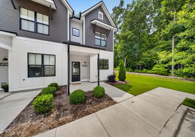 3rd image of 5631 Johnson Woods Ct, Raleigh, NC 27609 | MLS# 10183035
