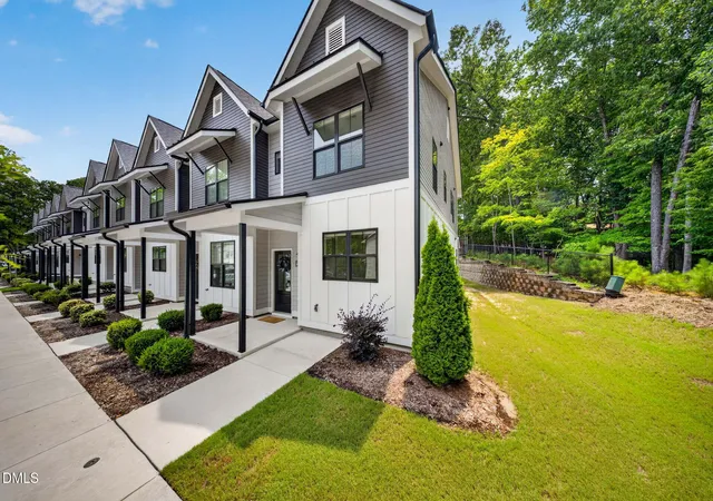 4th image of 5631 Johnson Woods Ct, Raleigh, NC 27609 | MLS# 10183035