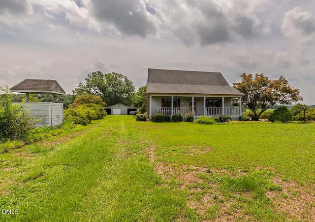 Photo 3 of Single family home for sale at 352 Carr Church Rd, Clinton, NC 28328 | MLS# 10182487 | Listing updated on 2026-09-14
