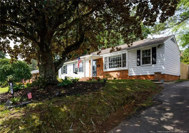Photo 3 of Sale Pending at 2611 Huntington Rd, Fayetteville, NC 28303 | MLS# 765705 | Listing updated on 2026-09-07
