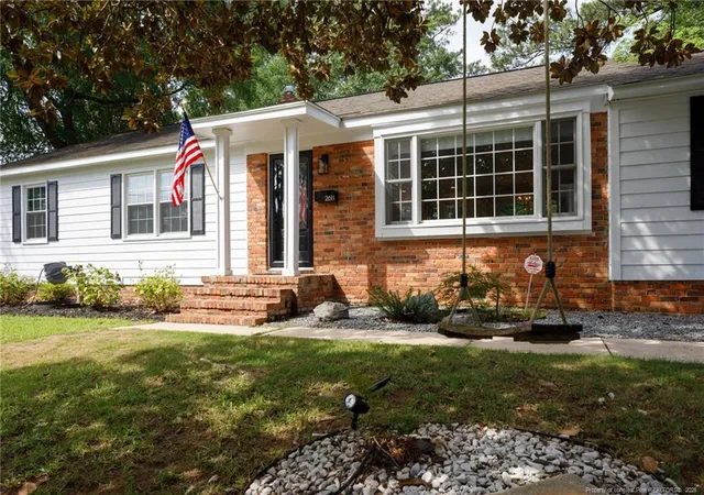 Photo 3 of Sale Pending at 2611 Huntington Rd, Fayetteville, NC 28303 | MLS# 765705 | Listing updated on 2026-09-07