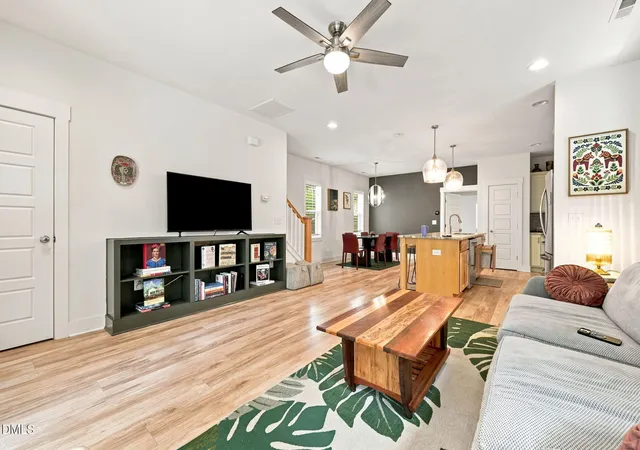 Photo 4 of Sale Pending at 47 Hawk Point Rd, Chapel Hill, NC 27516 | MLS# 10182544 | Listing updated on 2026-08-08