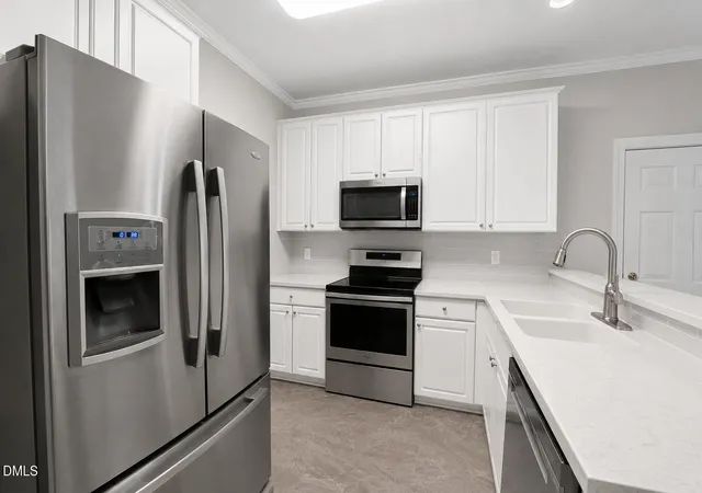 Photo 5 of Sale Pending at 2002 Charlion Downs Ln, Apex, NC 27502 | MLS# 10182602 | Listing updated on 2026-08-27