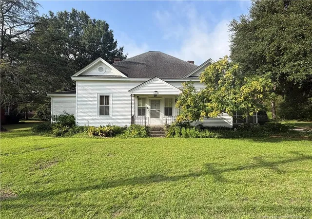 Photo 2 of Single family home for sale at 223 West 3rd Ave, Red Springs, NC 28377 | MLS# 766514 | Listing updated on 2026-08-22