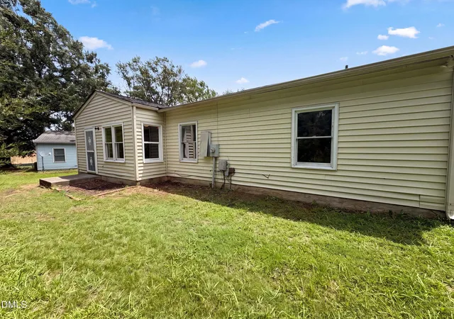 Photo 4 of Single family home for sale at 4 Shirley Caesar Ct, Durham, NC 27701 | MLS# 10182472 | Listing updated on 2026-09-17