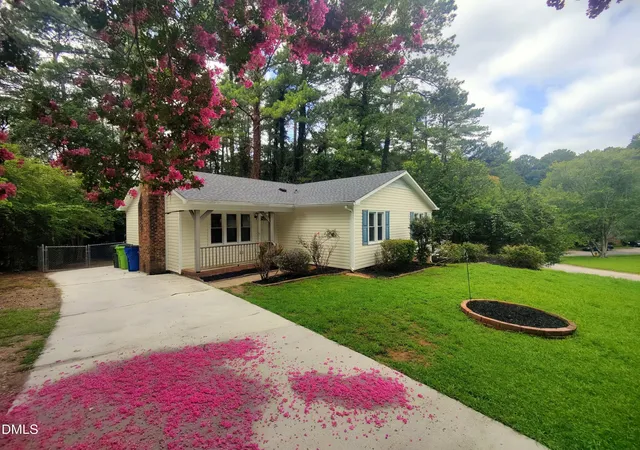 Photo 3 of Single family home for sale at 813 Plentywood Ct, Raleigh, NC 27615 | MLS# 10183234 | Listing updated on 2026-08-01