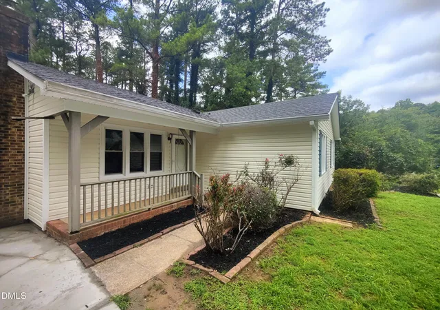 Photo 4 of Single family home for sale at 813 Plentywood Ct, Raleigh, NC 27615 | MLS# 10183234 | Listing updated on 2026-08-01