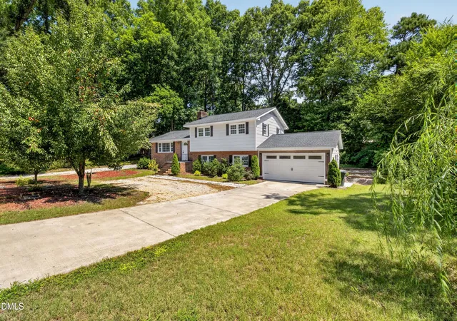 Photo 2 of Single family home for sale at 4404 Susan Dr, Raleigh, NC 27603 | MLS# 10184063 | Listing updated on 2026-09-28