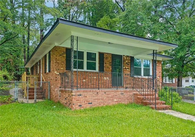 Photo 2 of Sale Pending at 506 Eaton St, Fayetteville, NC 28301 | MLS# 766637 | Listing updated on 2026-08-29