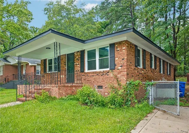 Photo 3 of Sale Pending at 506 Eaton St, Fayetteville, NC 28301 | MLS# 766637 | Listing updated on 2026-08-29