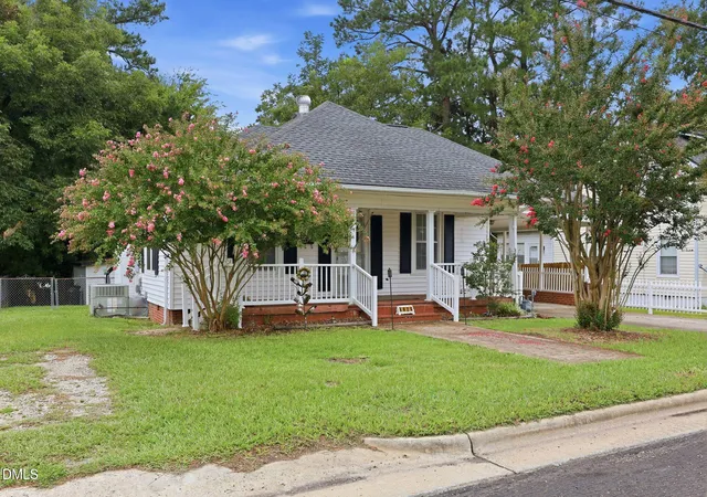 Photo 2 of Single family home for sale at 402 S 13th Street, Erwin, NC 28339 | MLS# 10182579 | Listing updated on 2026-09-10