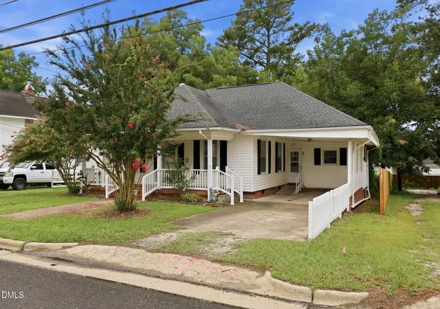 Photo 3 of Single family home for sale at 402 S 13th Street, Erwin, NC 28339 | MLS# 10182579 | Listing updated on 2026-09-10