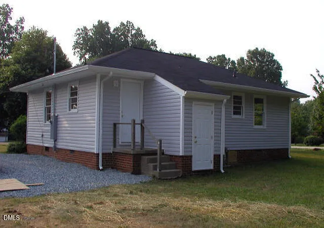 Photo 2 of Single family home for sale at 204 West St, Mebane, NC 27302 | MLS# 10184388 | Listing updated on 2026-10-08