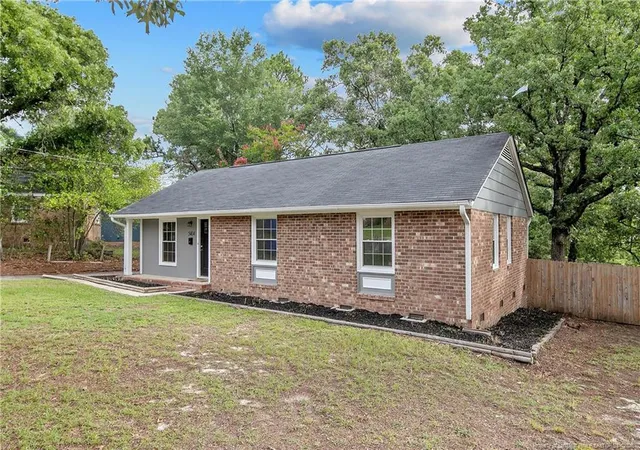 Photo 3 of Single family home for sale at 5404 Sandstone Dr, Fayetteville, NC 28311 | MLS# 766536 | Listing updated on 2026-09-18
