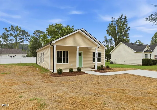 Photo 3 of Sale Pending at 4268 Ellis Ave, Farmville, NC 27828 | MLS# 10184175 | Listing updated on 2026-08-29