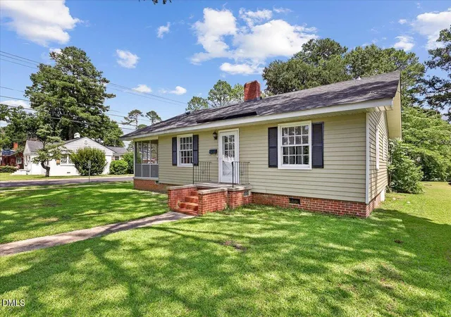 Photo 3 of Sale Pending at 1001 S 2nd Street, Smithfield, NC 27577 | MLS# 10184365 | Listing updated on 2026-09-30