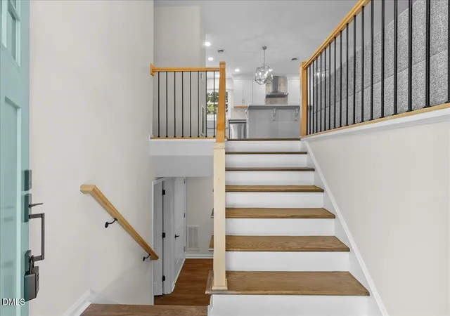 2nd image of 440 Rosehaven Dr, Raleigh, NC 27609 | MLS# 10185719