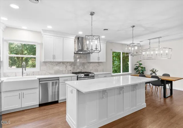 Photo 3 of Sale Pending at 440 Rosehaven Dr, Raleigh, NC 27609 | MLS# 10185719 | Listing updated on 2026-08-30