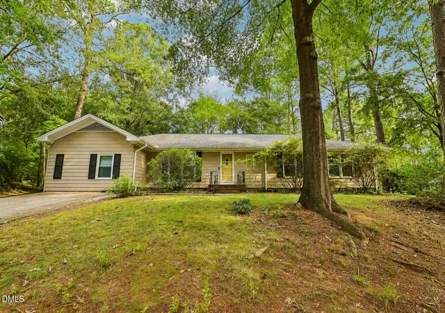 Photo 1 of Single family home for sale at 1421 Elberon Pl, Raleigh, NC 27609 | MLS# 10186114 | Listing updated on 2026-09-13