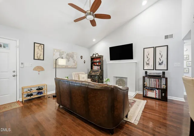 3rd image of 615 Kirby St, Raleigh, NC 27606