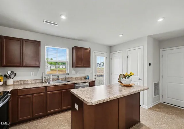 Photo 4 of Single family home for sale at 160 Day Song Ct, Lillington, NC 27546 | MLS# 10182789 | Listing updated on 2026-07-29